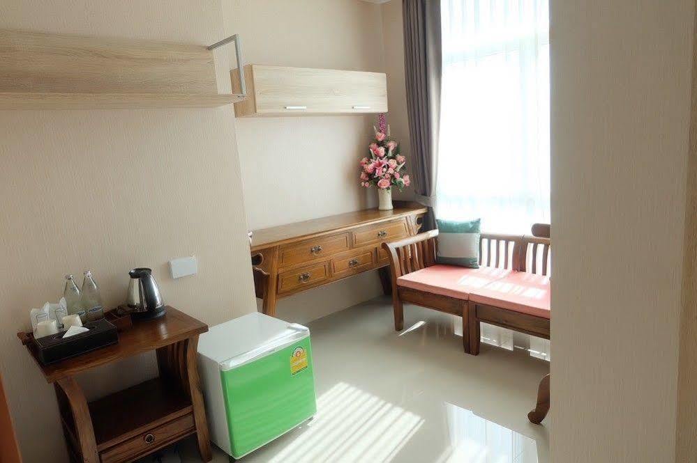 Herry Residence Chiang Mai Bagian luar foto